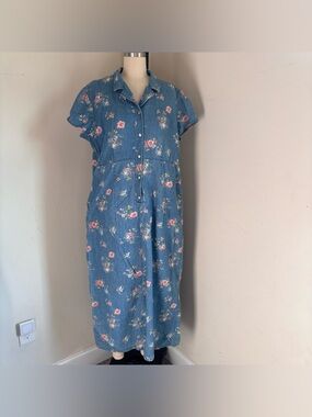 Vintage Denim floral print dress with button up front and pockets